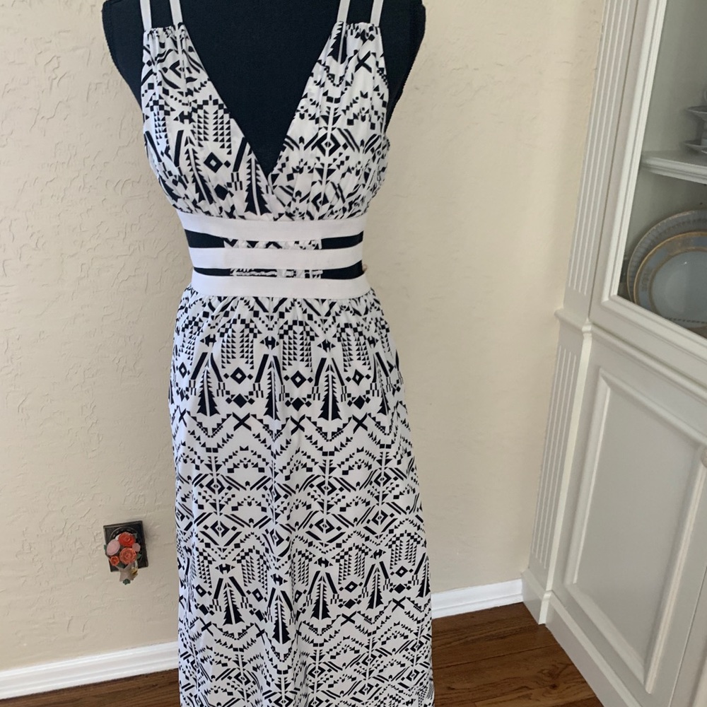 Black/white maxi dress